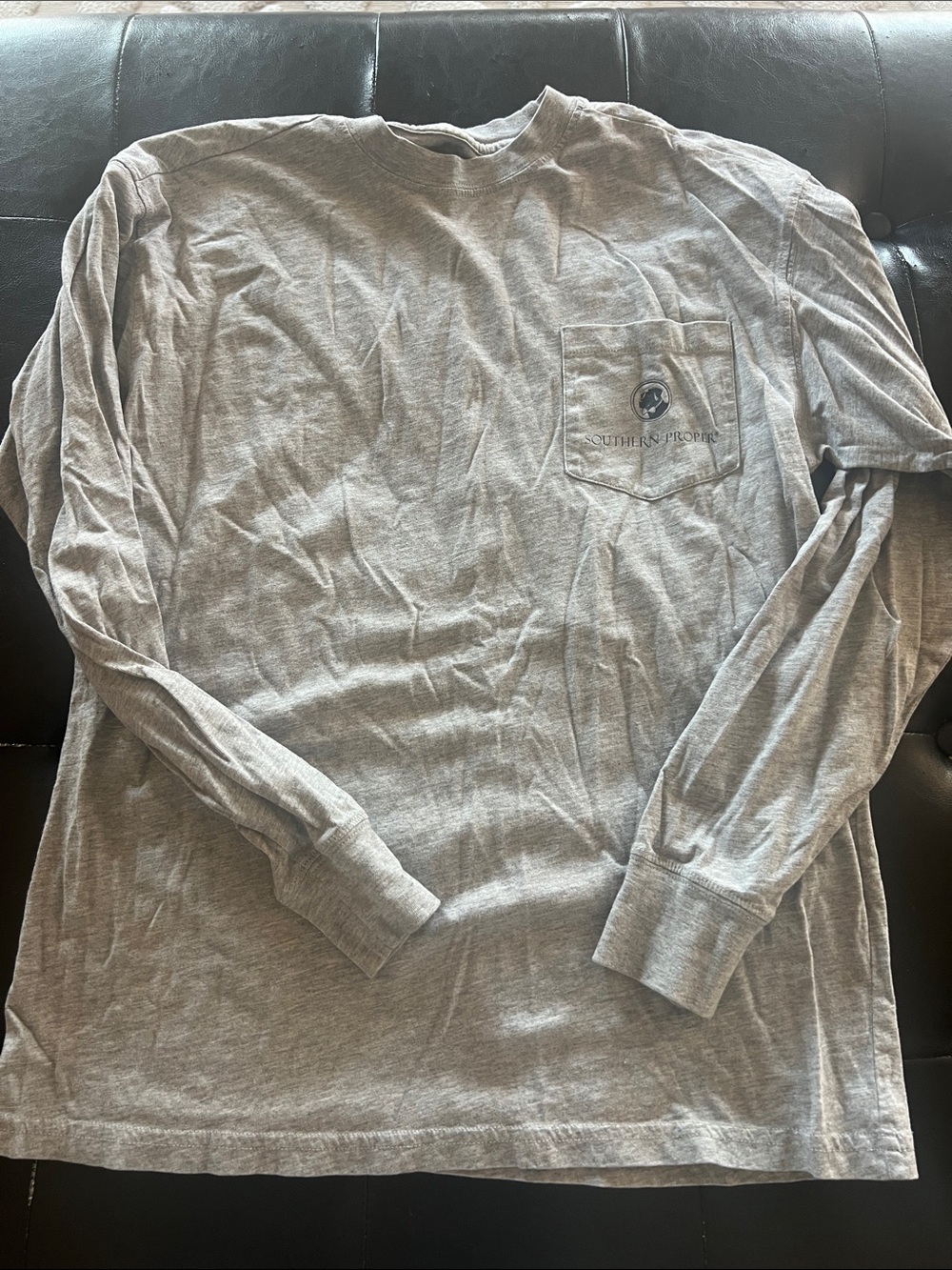 Southern Proper Men's Long Sleeve Pocket Tee - Light Gray